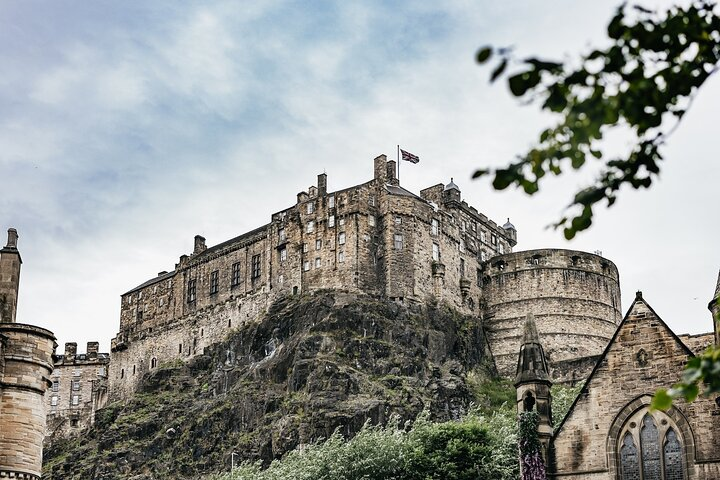 Edinburgh Castle Highlights Guided Tour - Photo 1 of 19
